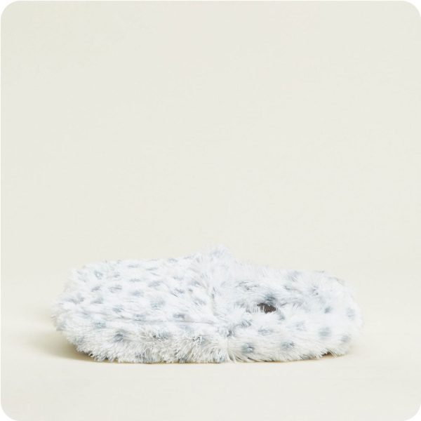 FW-SLI-4-Snowy-Slippers-05-Crop_ff19079a-fa1e-4a81-9619-404d75ee56f6